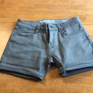 Kaki shorts